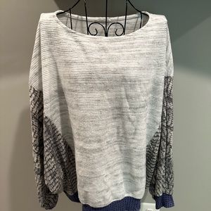 Bucketlist Print bat wing sweater